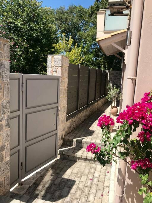 Villa Oleander Agios Nikolaos Loutra Edipsou ภายนอก รูปภาพ