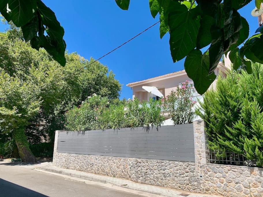 Villa Oleander Agios Nikolaos Loutra Edipsou ภายนอก รูปภาพ