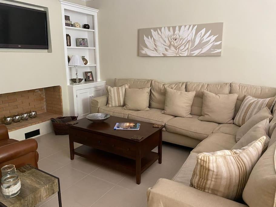 Villa Oleander Agios Nikolaos Loutra Edipsou ภายนอก รูปภาพ